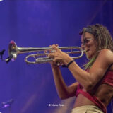 Milia GONZALEZ joue de la trompette