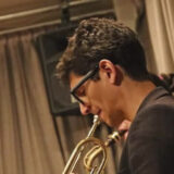 Max BOIKO joue de la trompette